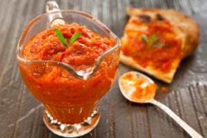 Lutenitza Serving Suggestion, courtesy http://www.mucizelezzetler.com