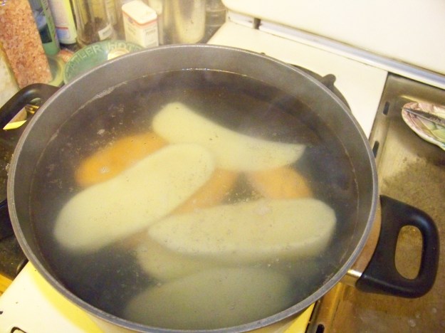 A potful of potatoes.